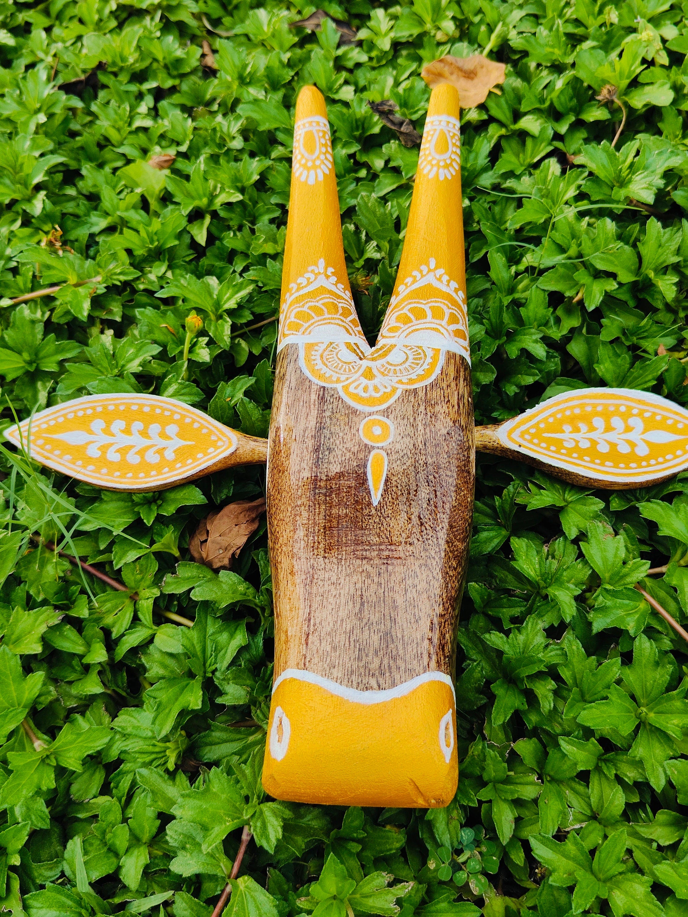 Mango Wood Bull Head Wall Decor, Indian Art Mask (10 inches)