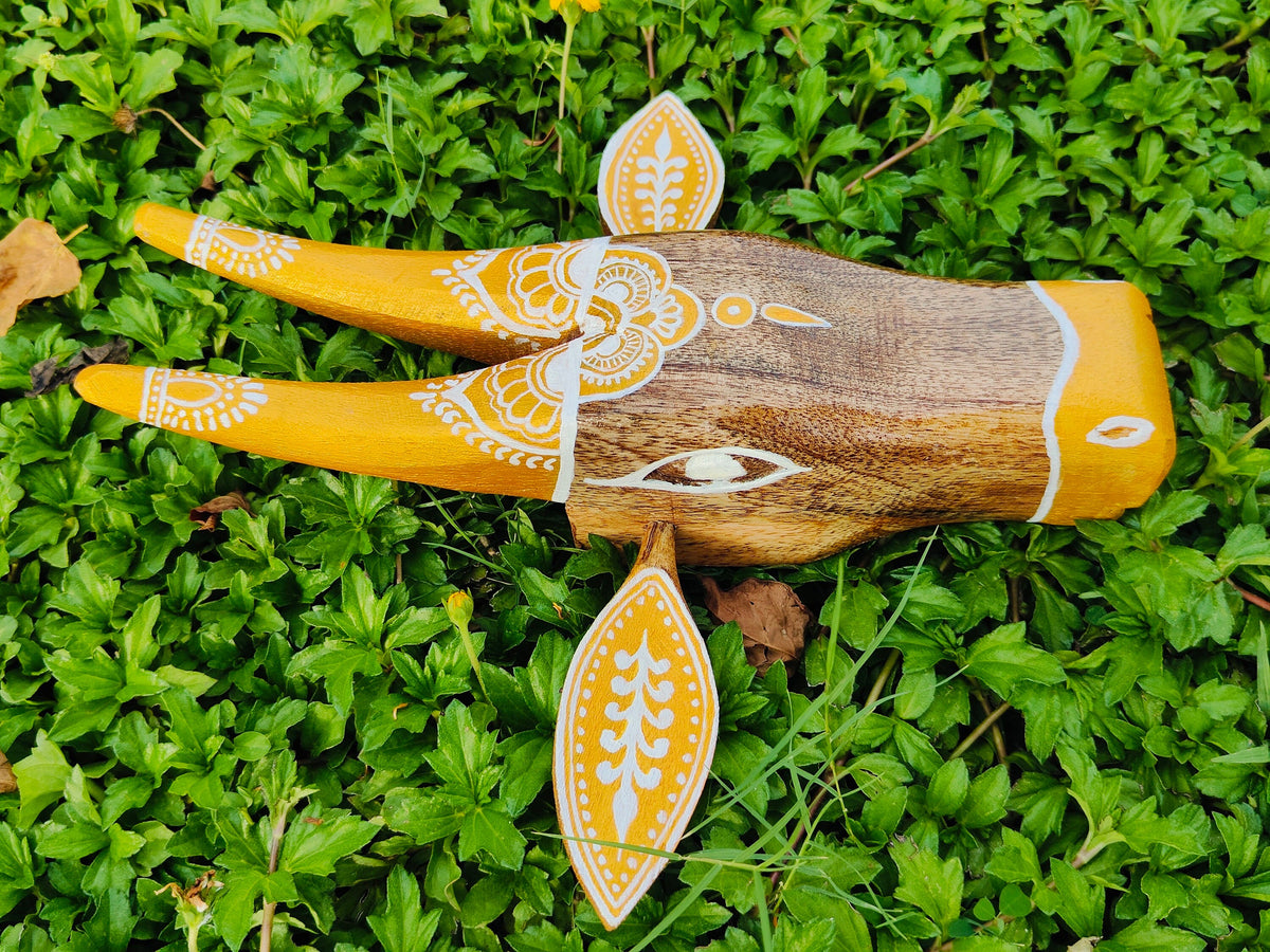 Mango Wood Bull Head Wall Decor, Indian Art Mask (10 inches)